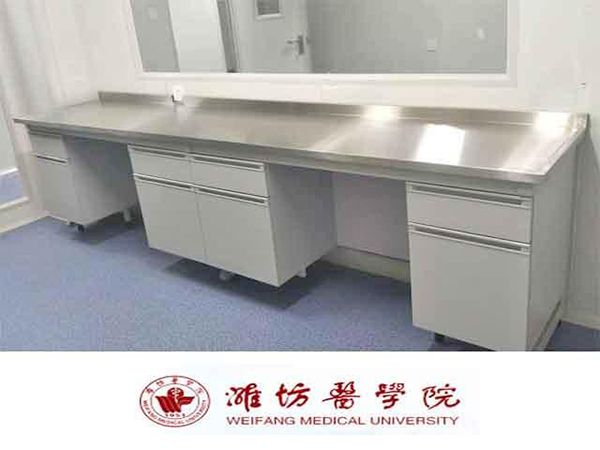 濰坊醫(yī)學(xué)院實(shí)驗(yàn)臺、水斗臺安裝現(xiàn)場